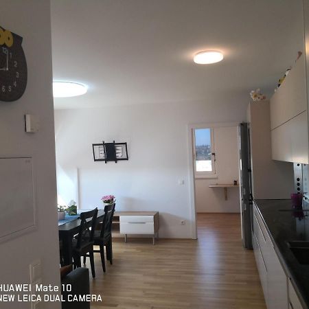 Modern Apartment Bei U Bahn Simmering Vienna Luaran gambar