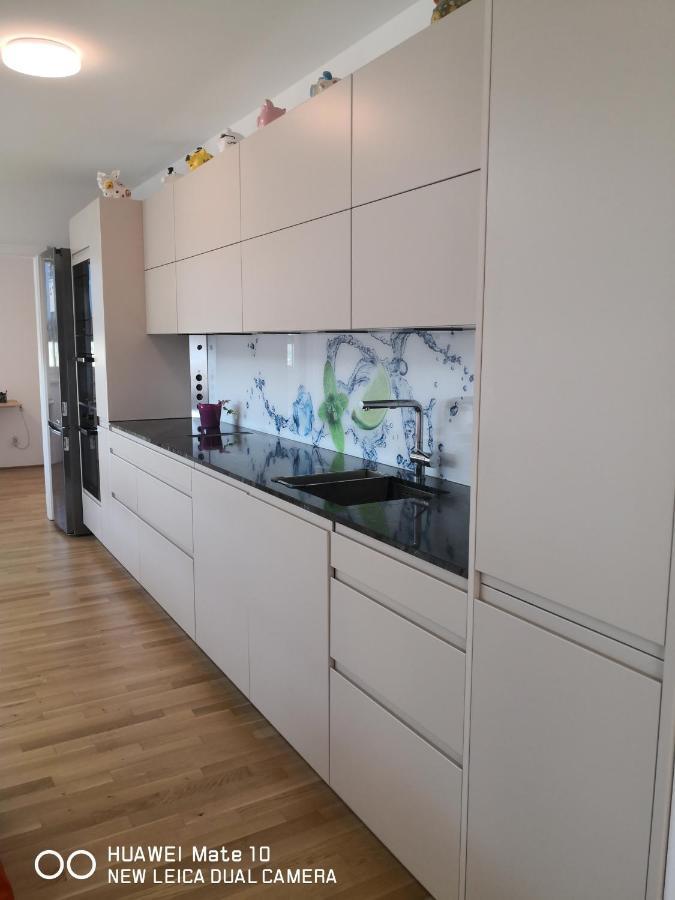 Modern Apartment Bei U Bahn Simmering Vienna Luaran gambar