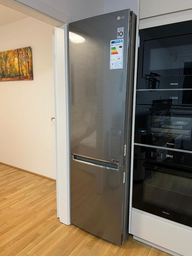 Modern Apartment Bei U Bahn Simmering Vienna Luaran gambar